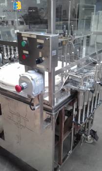 Rotary filling machine with 6 stainless steel spouts