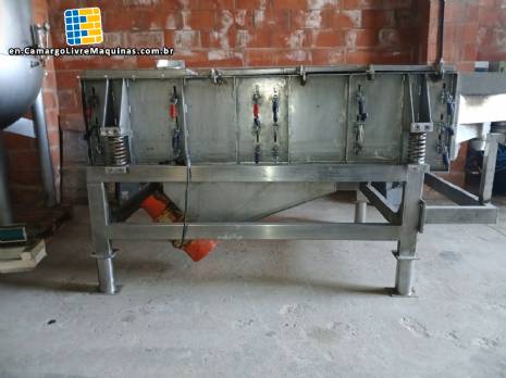 Stainless steel vibrating sieve for continuous sieving
