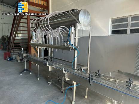 Semi-automatic linear filling machine with capping system