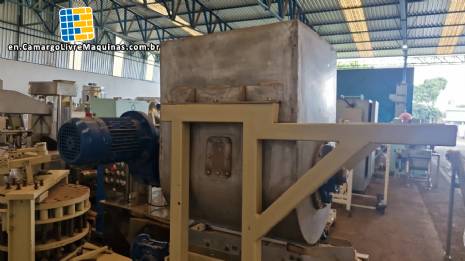 Stainless steel mixer with conveyor belt