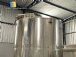 Stainless steel tank for storage and agitation, 2000 liters.