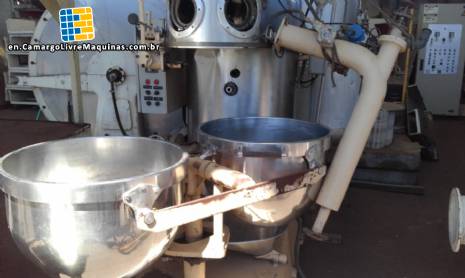 Vacuum system for manufacture of hard candies