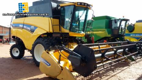 Combine harvester New Holland