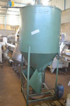 Vertical mixer with thread