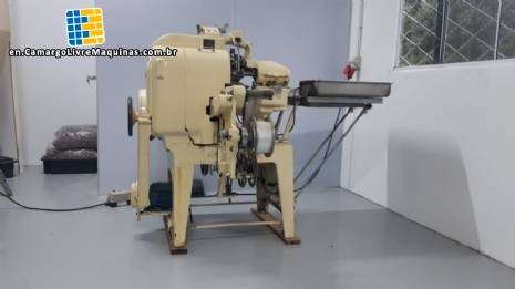 Double twist cutter and packer for sweet banana candies
