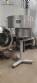 Bottle and jar screwing machine with automatic cap feeding system
