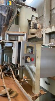 Packaging machine for powder and grain products