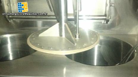 Press for extraction of vegetable essences