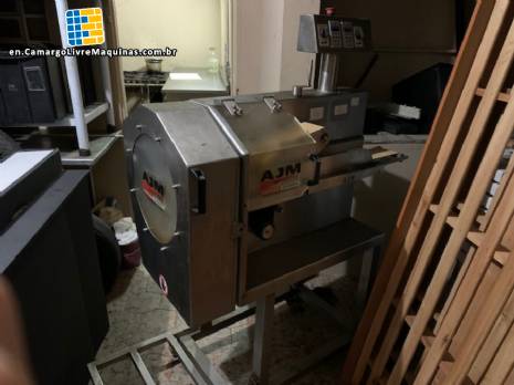 Industrial cutter for vegetables and legumes