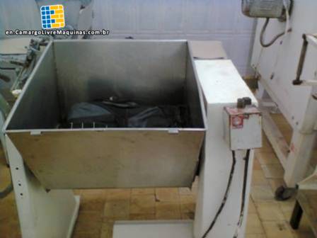 Dough and shaping machine