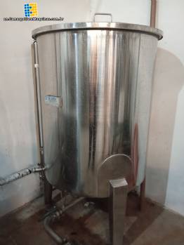 Zegla 1,000-liter stainless steel storage tank