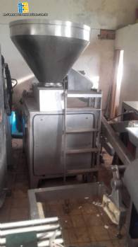 Stainless steel filler for sausage manufacturing