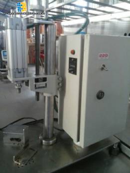 Semi-automatic electro-pneumatic stainless steel capping machine by Km M�quinas