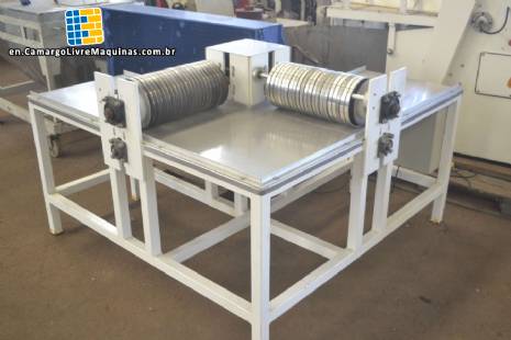 Solid candy cutting table