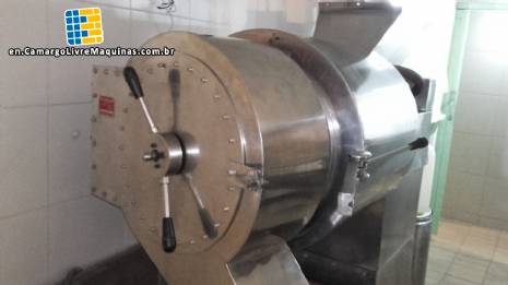 Industrial garlic peeler