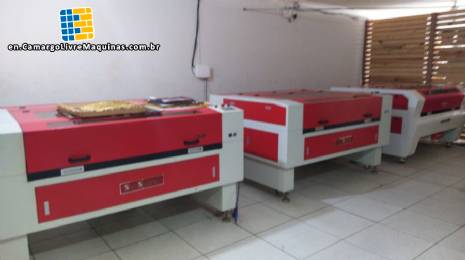 Laser cutting machine