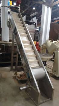 Conveyor belt with stainless steel structure for water