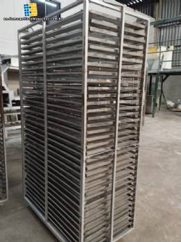 Skeleton carts in iron with Marcepan mesh trays