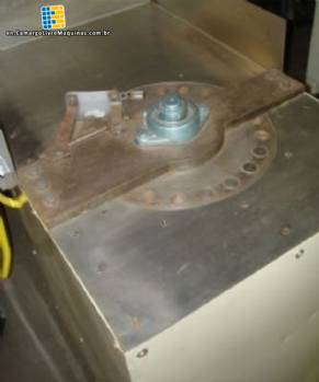 Solid peanut jam press