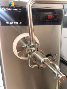 Continuous ice cream maker