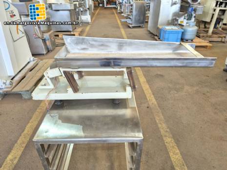 Vibrating trough for multi-head scale Vibrating trough for multi-head scale